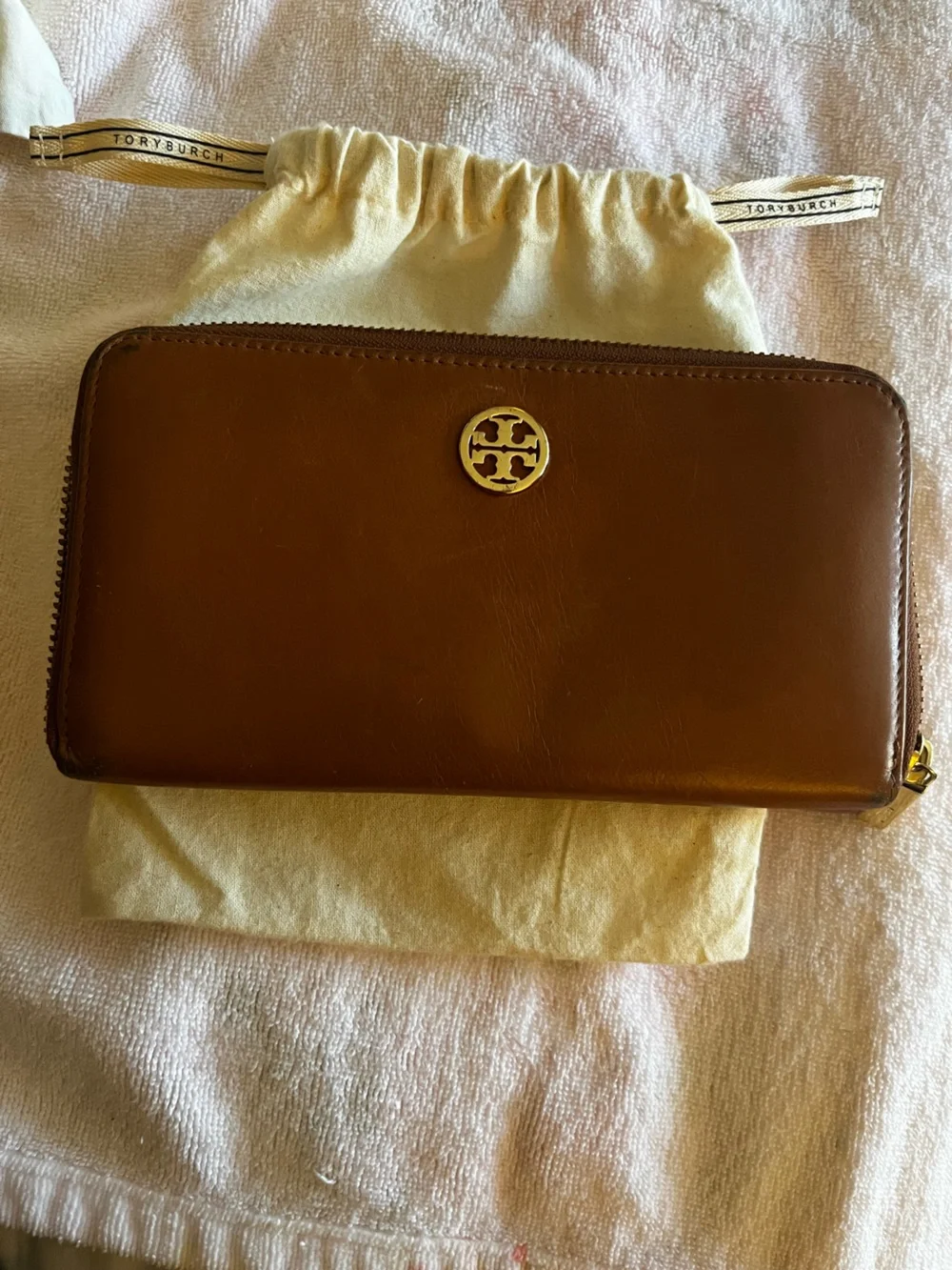 Tory Burch Brown Leather Zip Wallet with Gold Hardware and dust bag ! Pristine